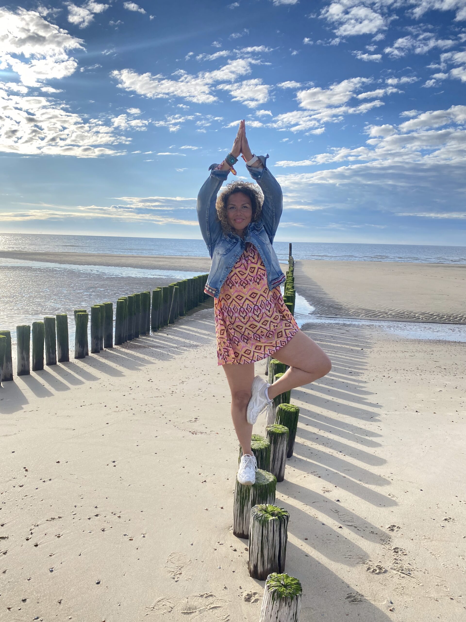 YIOJ-wandelcoaching_Yoga tree op paal